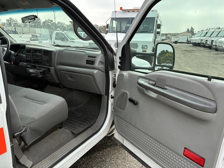 2002-ford-f350-xlt-image-16