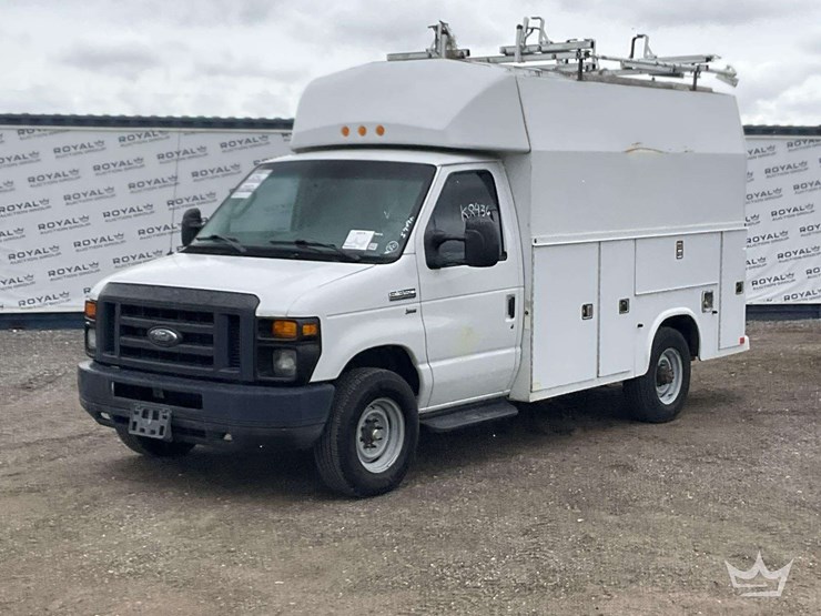 2013-ford-e350-image-1