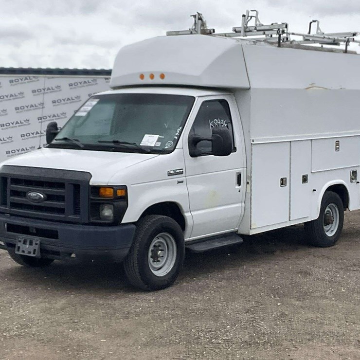 2013 FORD E350