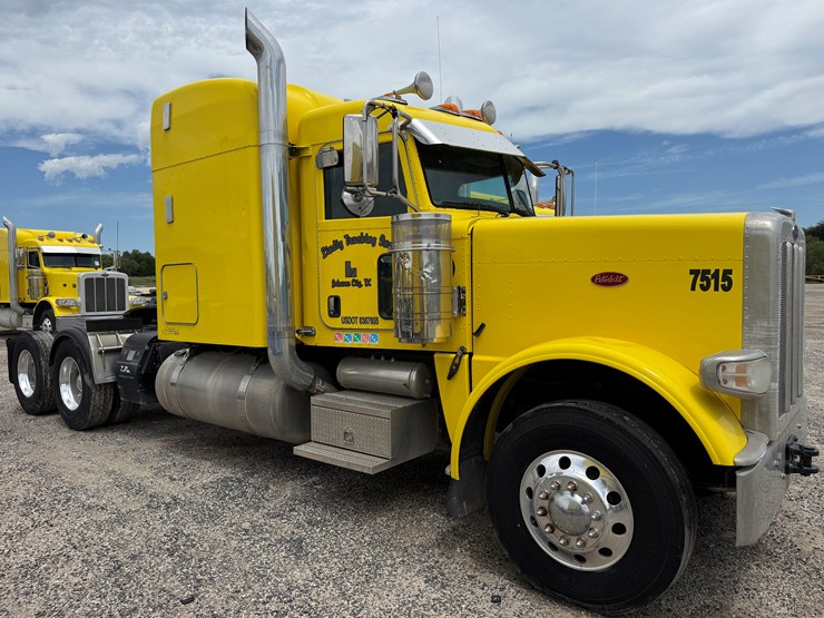 2014-peterbilt-389-image-3