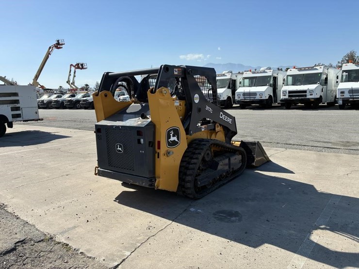 2023-deere-317g-image-3