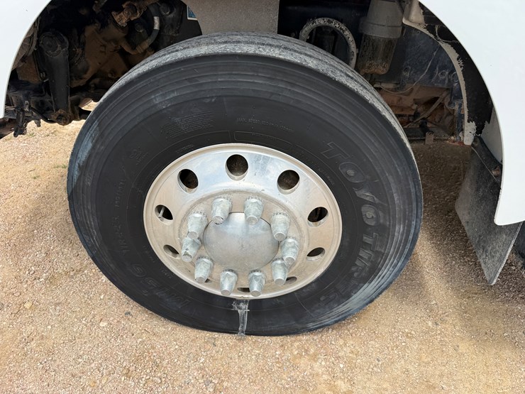 2016-kenworth-t800-image-13