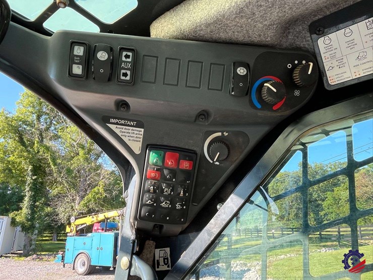 2020-deere-331g-image-43