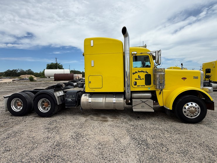 2014-peterbilt-389-image-4