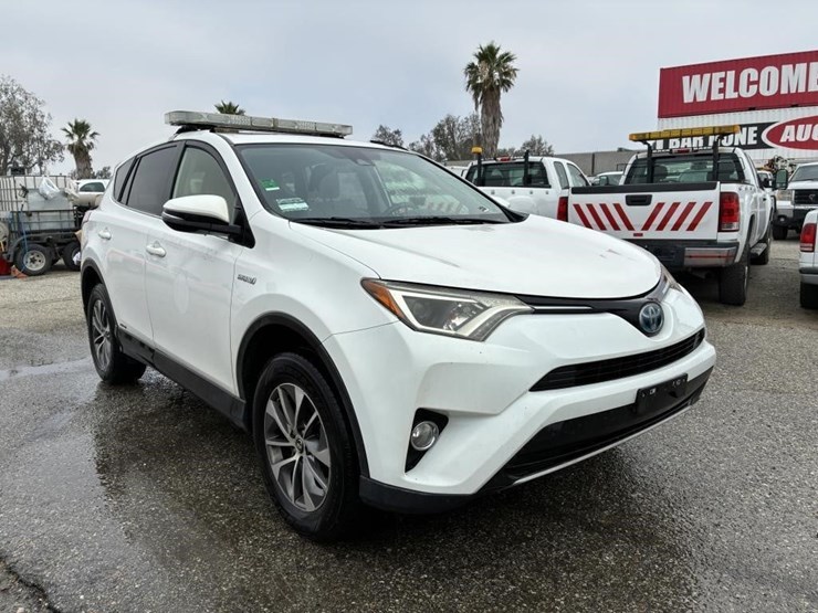 2018-toyota-rav4-image-2