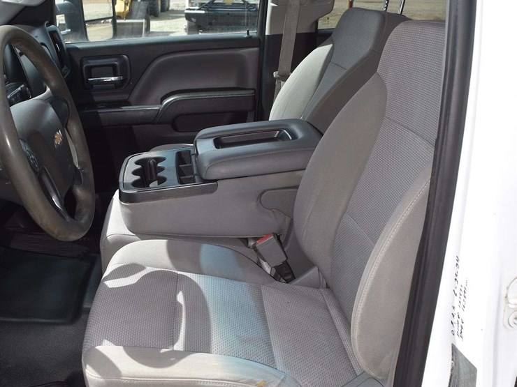 2015-chevrolet-3500-image-34