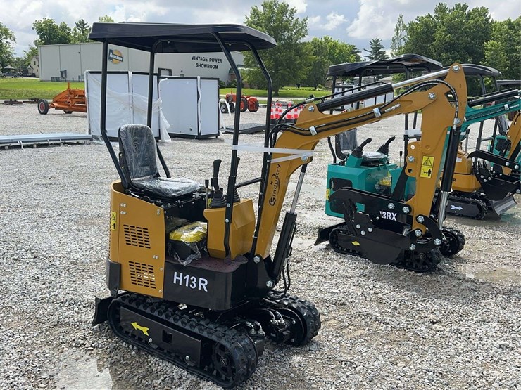cfg-industrial-h13r-mini-excavator-image-12