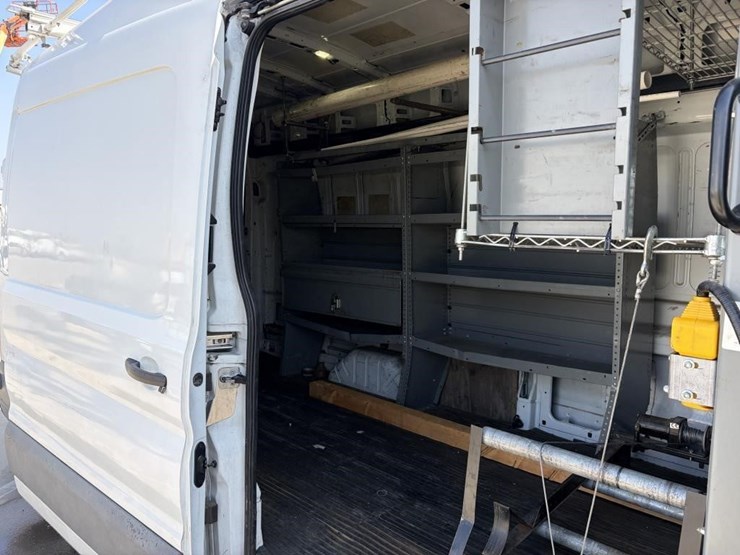 2017-ford-transit-image-12
