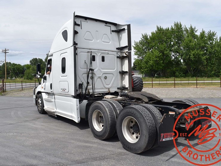 2017-freightliner-cascadia-125-image-6