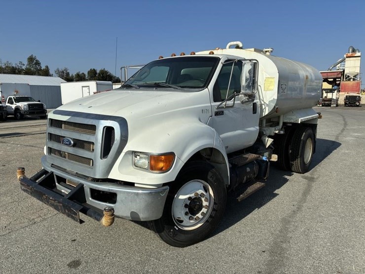 2015-ford-f750-image-1