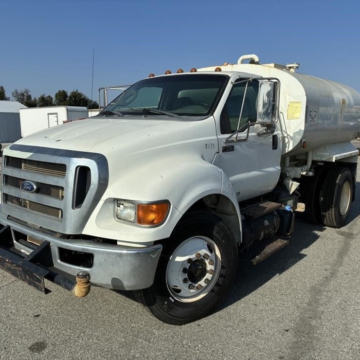 2015 FORD F750