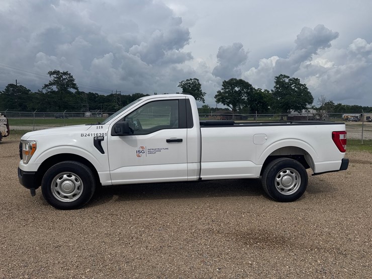 2022-ford-f150-xl-image-2