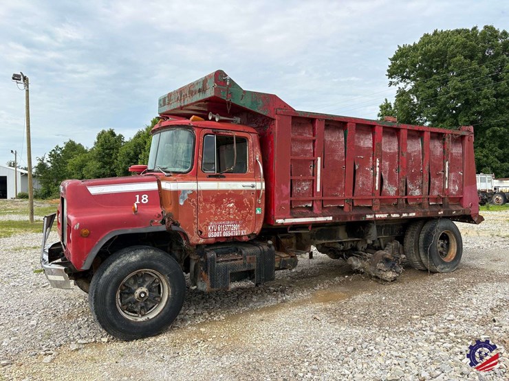 1981-mack-dm685s-image-1