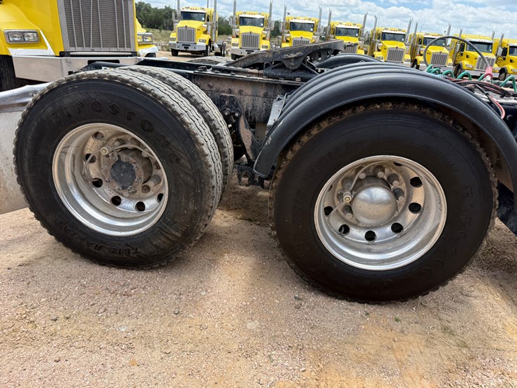 2016-kenworth-t800-image-15