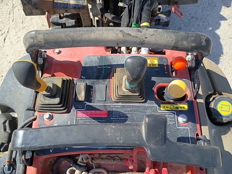 2017-ditch-witch-r300-image-26