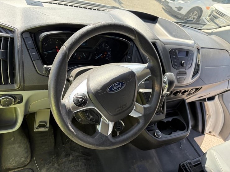 2017-ford-transit-image-26