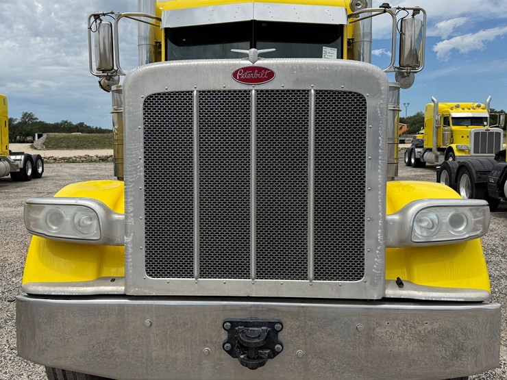 2014-peterbilt-389-image-2
