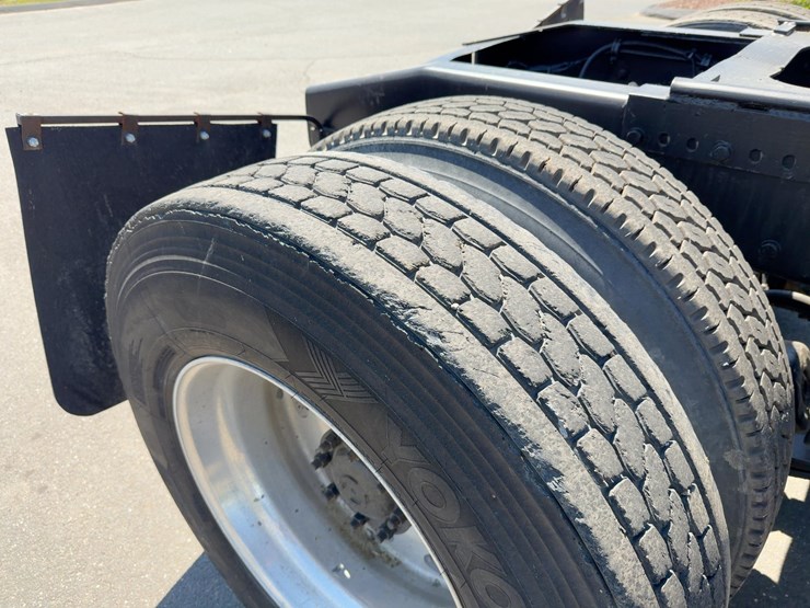 2011-western-star-4900sa-image-17