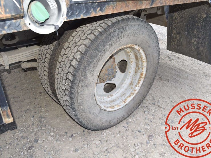 2015-chevrolet-3500-image-18