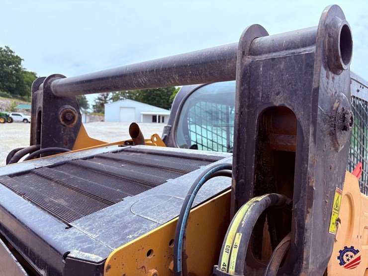 2020-caterpillar-259d3-image-61