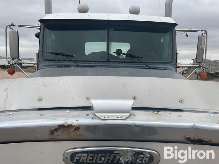 2006-freightliner-fld120-image-11