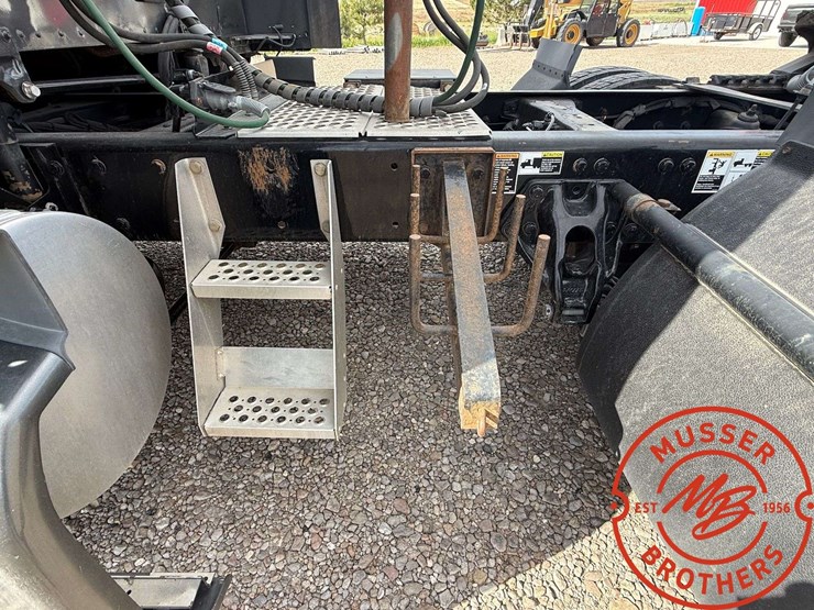2020-kenworth-t680-image-13
