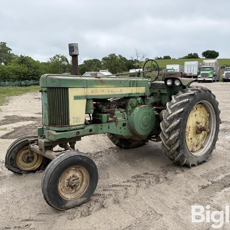 JOHN DEERE 720