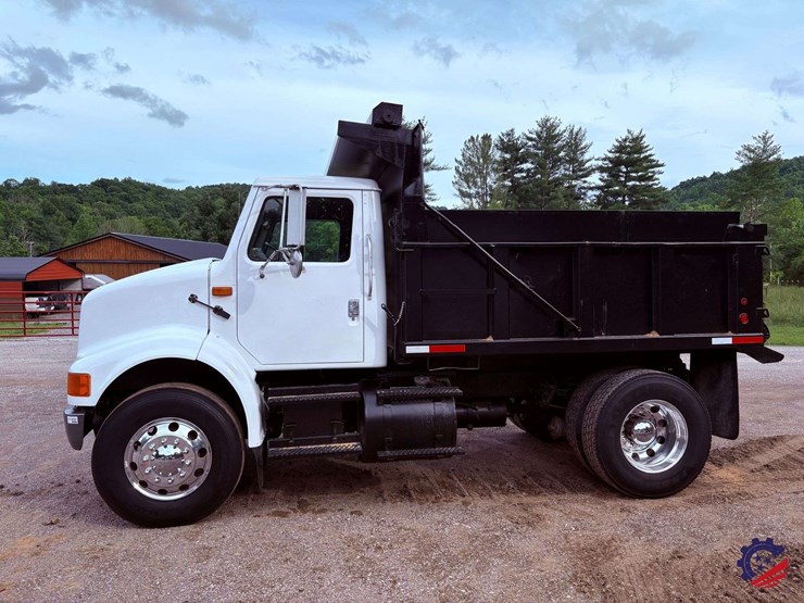 1994-international-8100-image-2