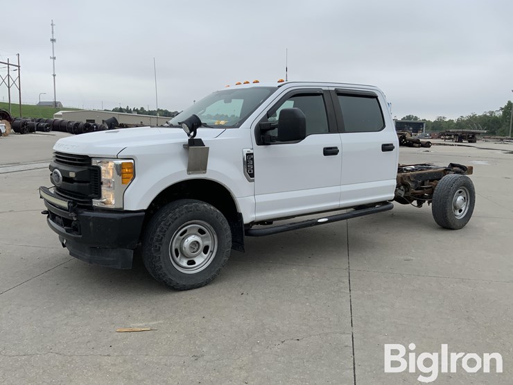 2017-ford-f350-xl-image-1