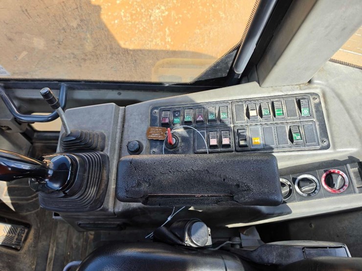 2012-deere-344j-image-16