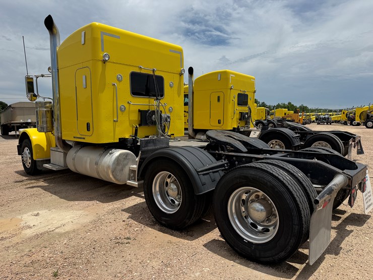 2014-peterbilt-389-image-7