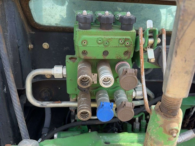 2012-john-deere-5100m-image-16