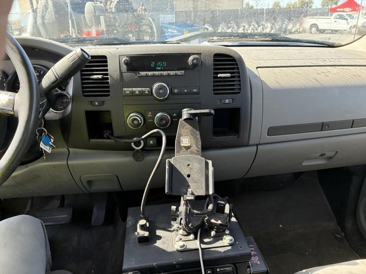 2011-chevrolet-2500hd-image-11
