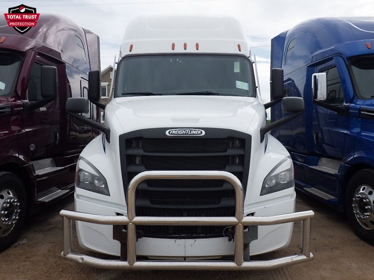 2022-freightliner-cascadia-126-image-2