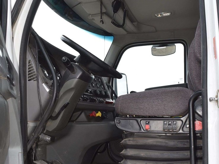 2016-kenworth-t880-image-52