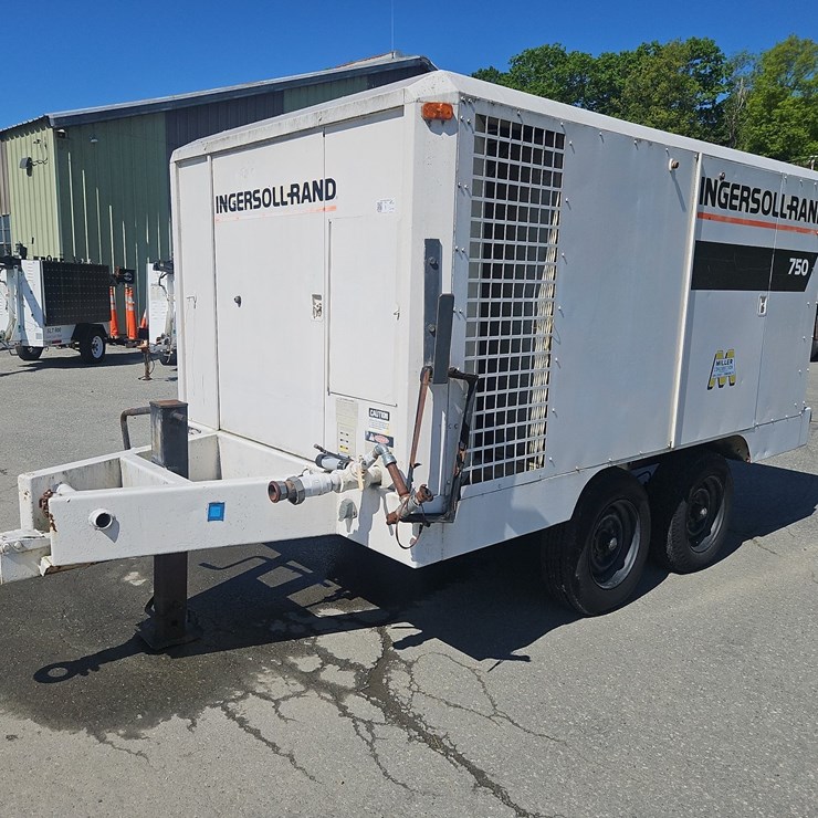 1984 INGERSOLL RAND 750 T/A TOW BEHIND AIR COMPRESSOR