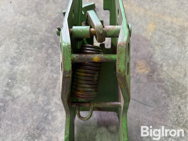 john-deere-closing-wheel-flames-w/handles,-springs-&-mounting-bushings-image-8