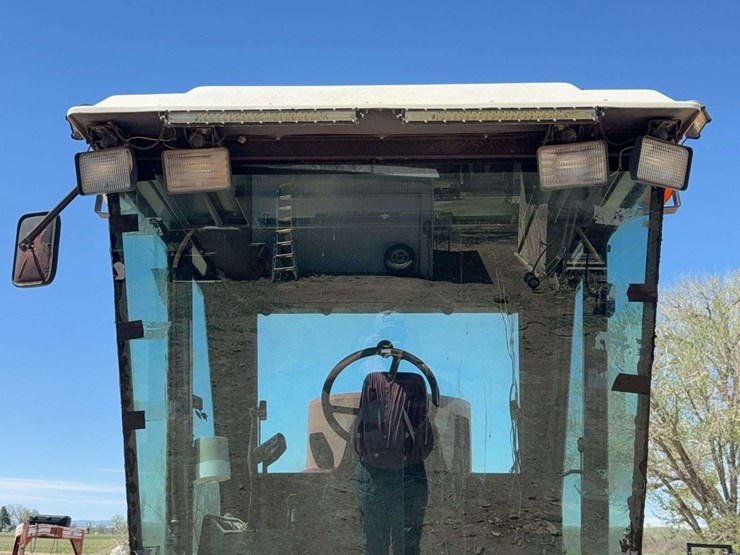 hesston-8400-image-27