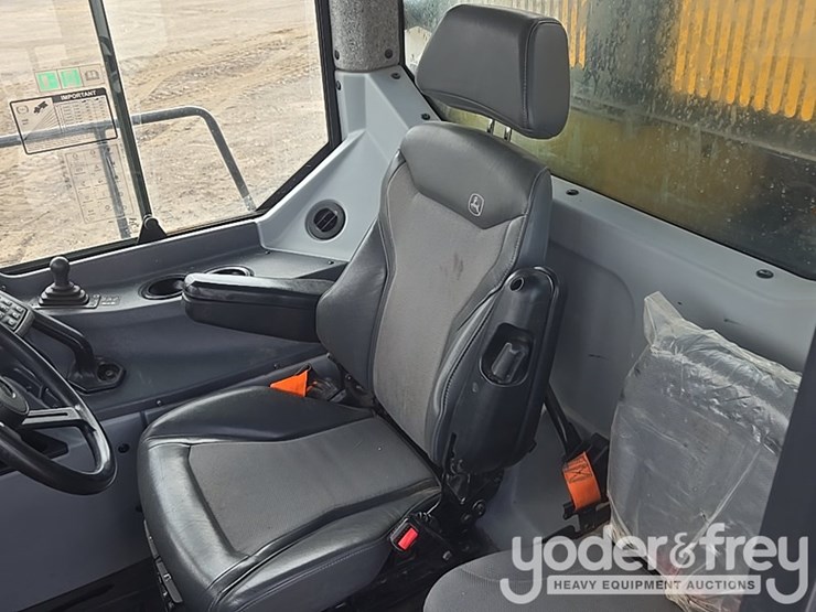 2023-deere-260e-image-54