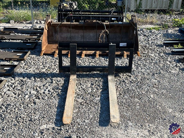 tomahawk-3026-48”-adj.-forks-attachment-image-3