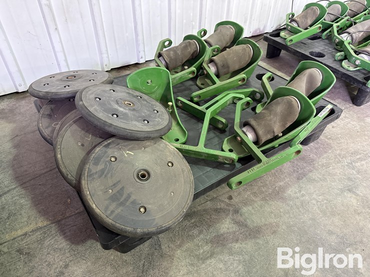 john-deere-planter-down-pressure-air-bags-w/single-valve-&-brackets-image-3