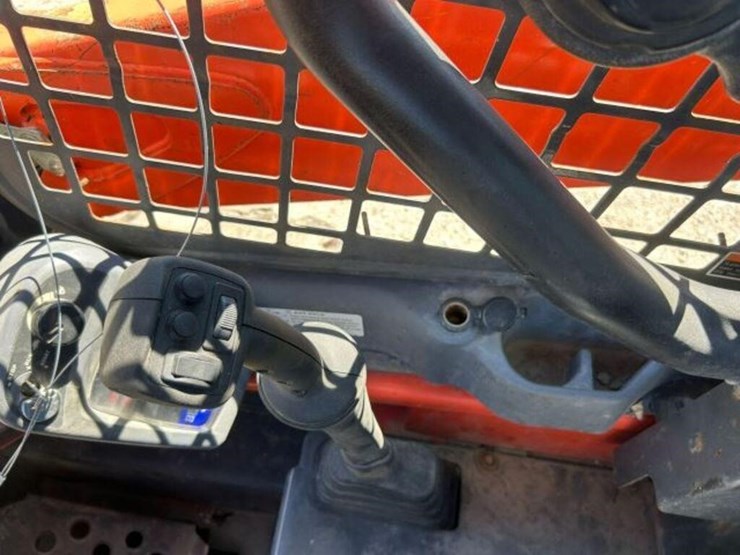 2018-kubota-ssv65-image-23