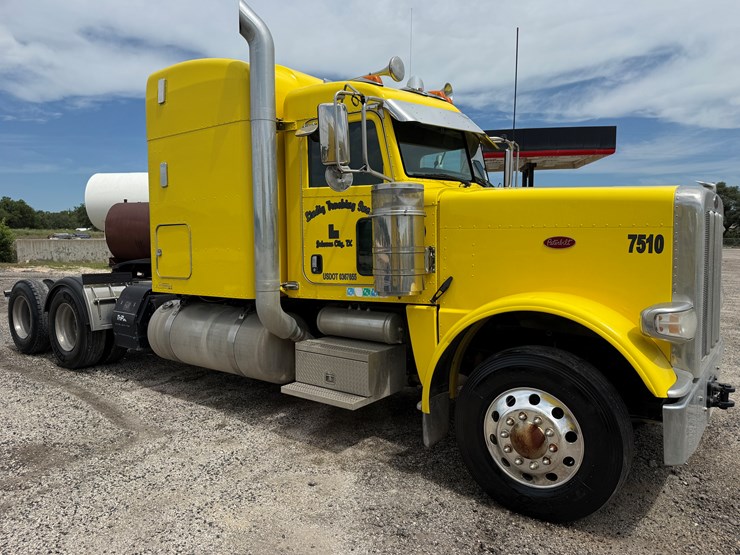 2014-peterbilt-389-image-3