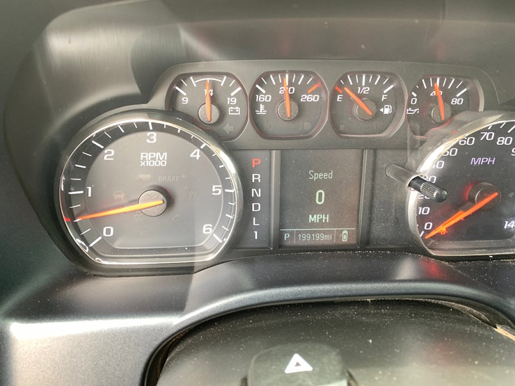 2018-chevrolet-silverado-2500hd-image-10