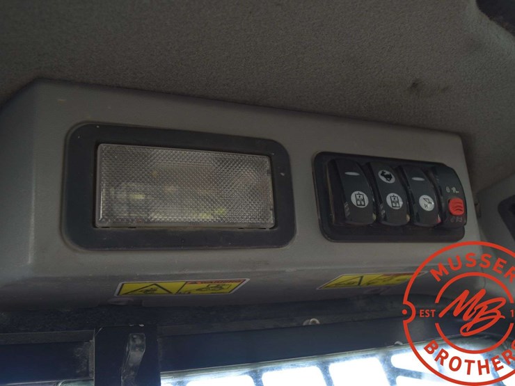 2016-caterpillar-d2-image-53
