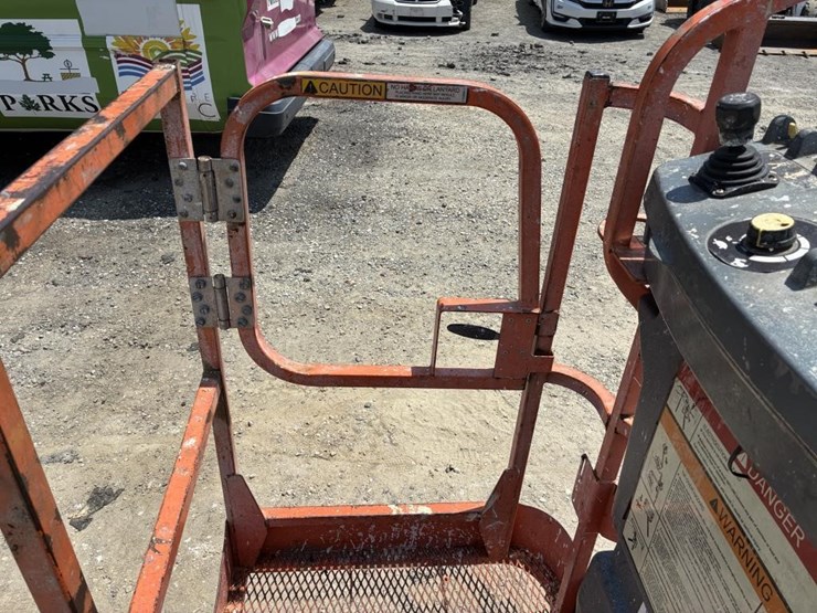 2011-jlg-e400ajpn-image-14