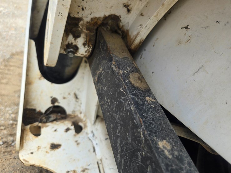 2023-bobcat-t770-image-73