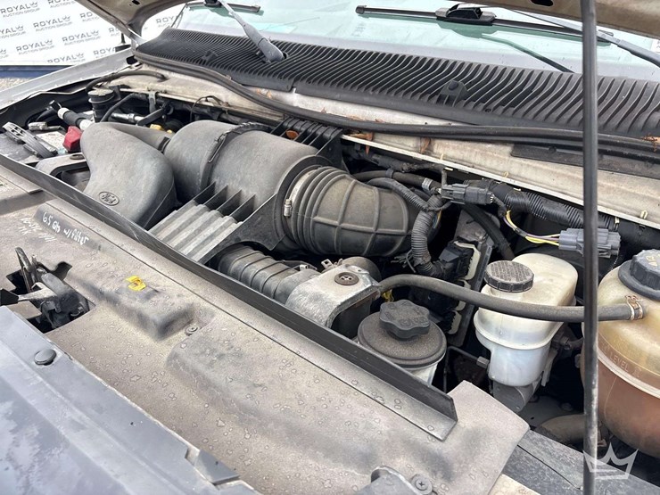 2013-ford-e350-image-8