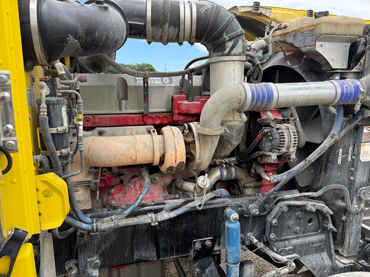 2015-peterbilt-389-image-10