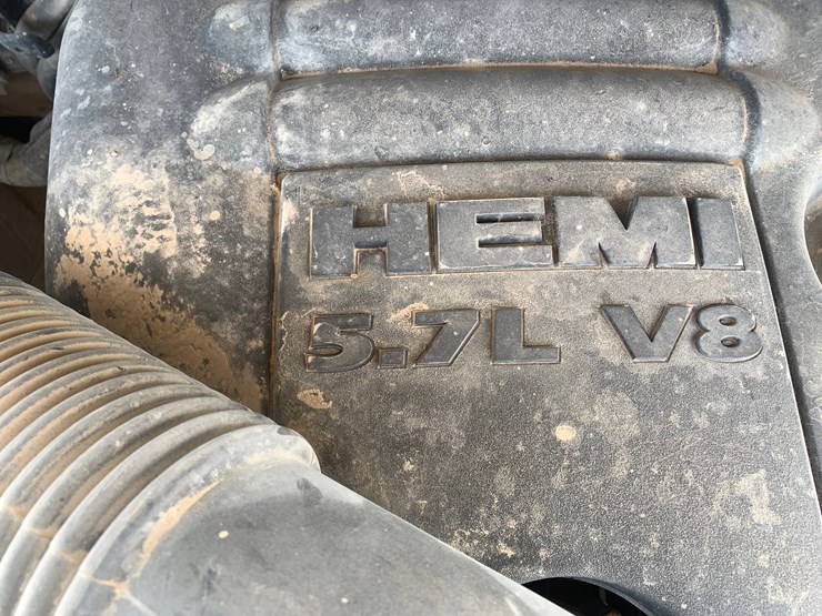 2019-ram-1500-classic-image-12